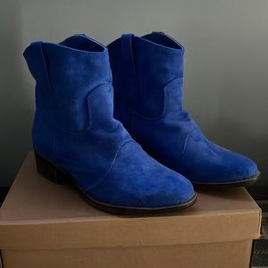 Women’s size 6 royal blue boots